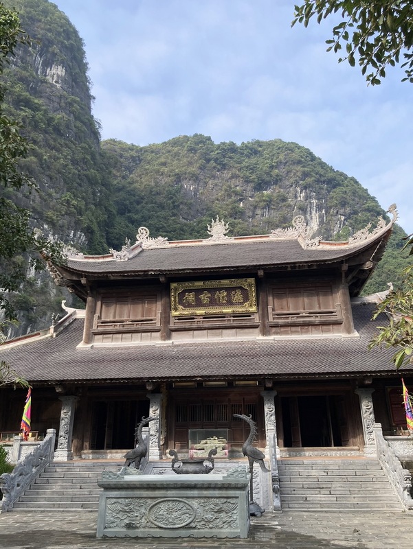 陸龍灣  Suối Tiên Temple (𤂬僊古祠) (水仙寺)