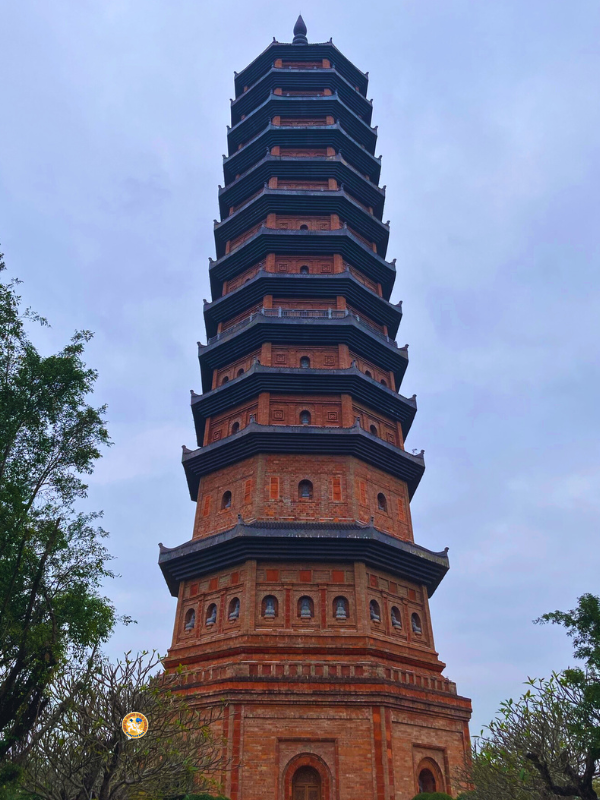 Bai Dinh Temple 報天塔